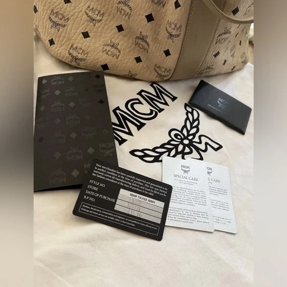 📌SOLD📌 MCM Beige Women's Liz Shopper Visetos Medium No Zip Pouch With Dustbag - Picture 10 of 10